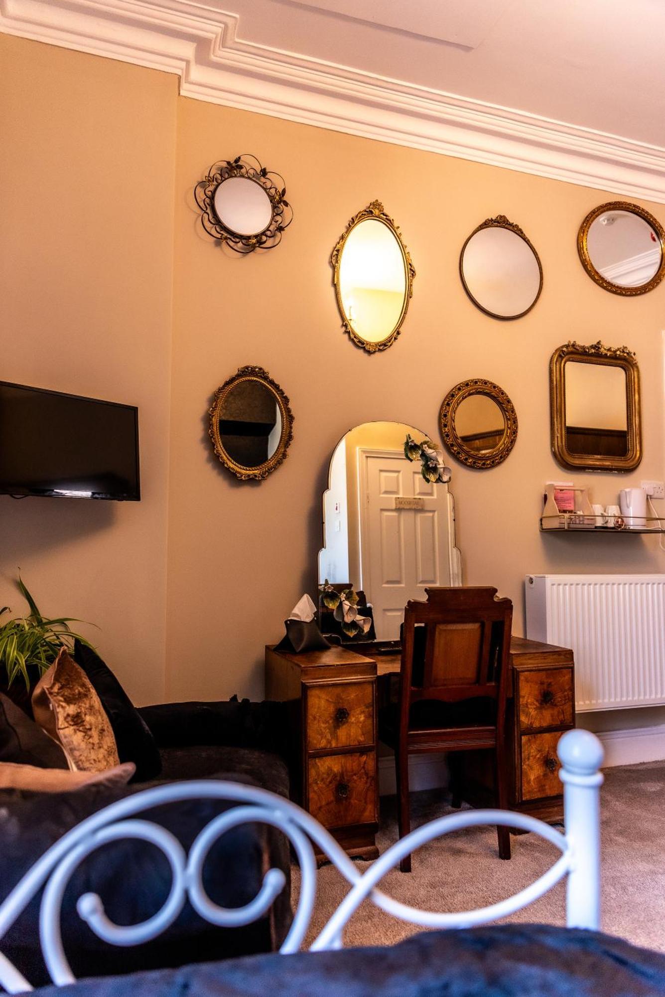 Mulberry House Hotel Ландъндо Екстериор снимка