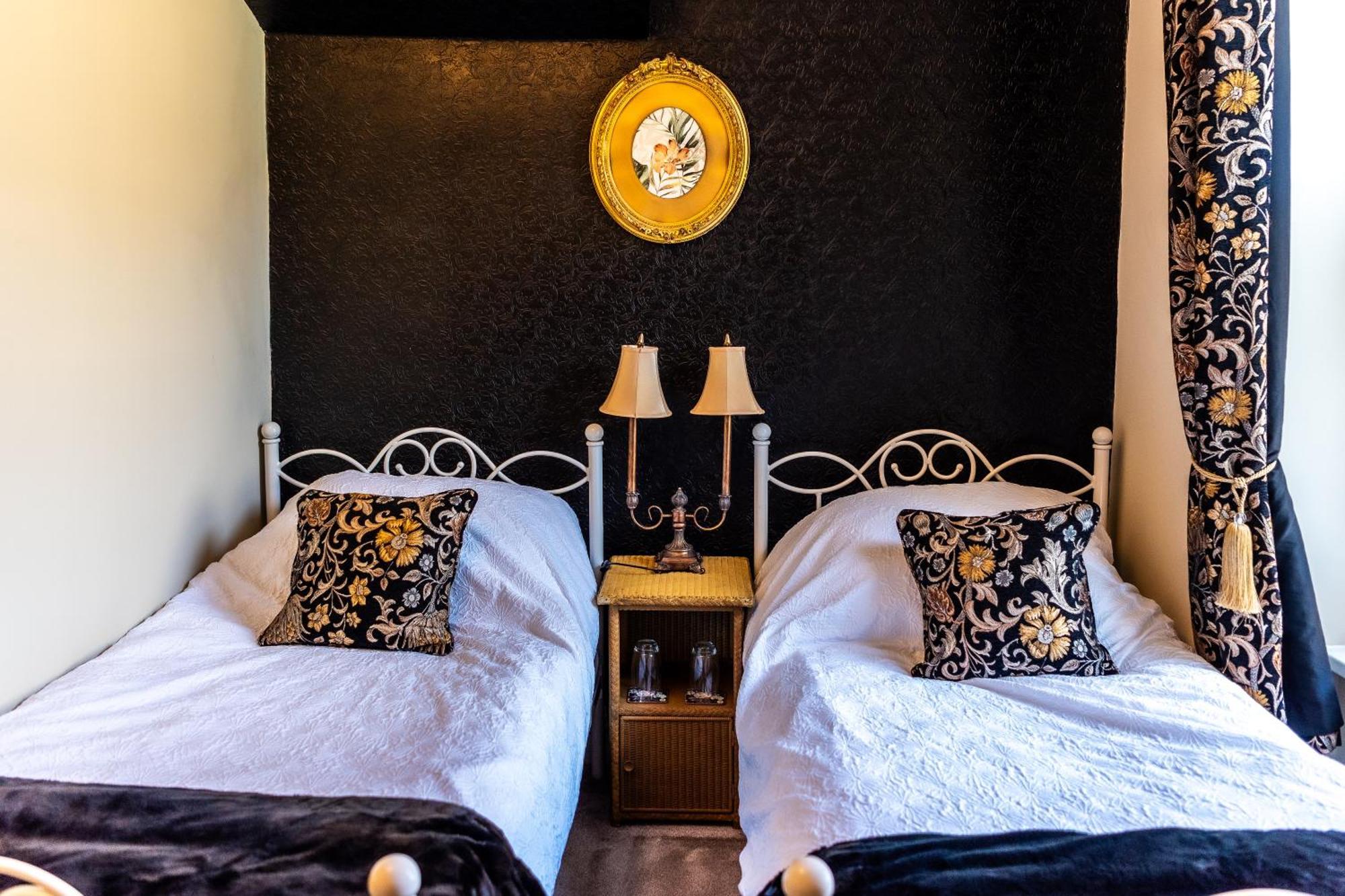 Mulberry House Hotel Ландъндо Екстериор снимка