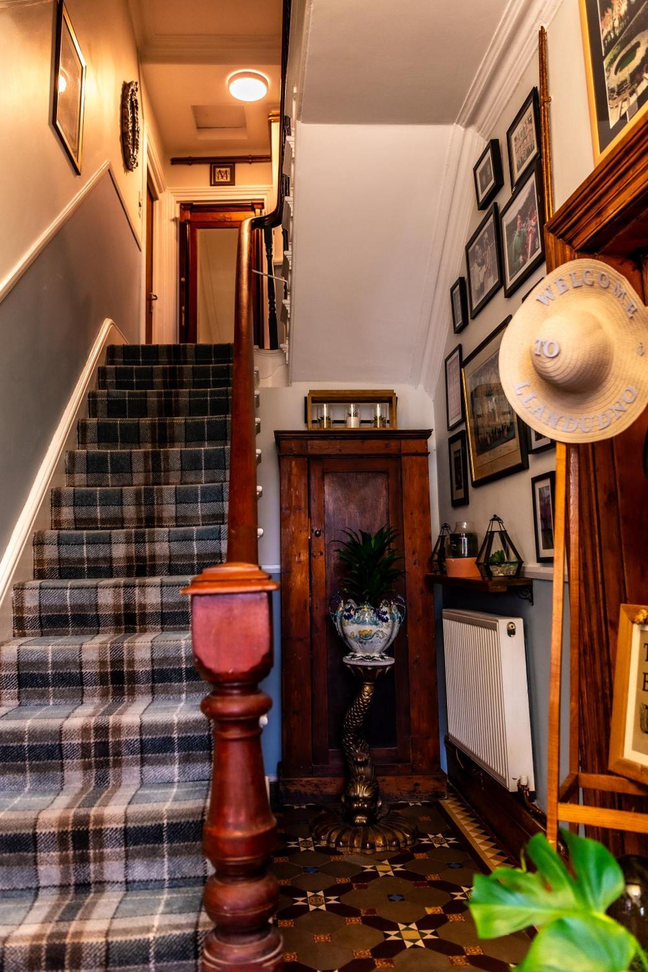 Mulberry House Hotel Ландъндо Екстериор снимка